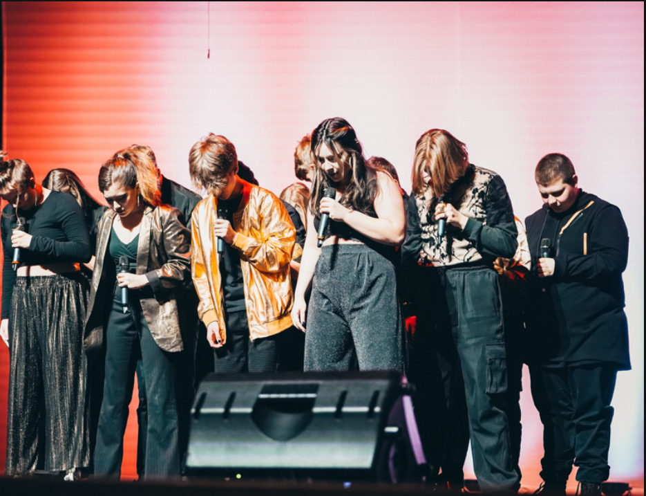 DYNAMIX signing the opener 'Prisoner'