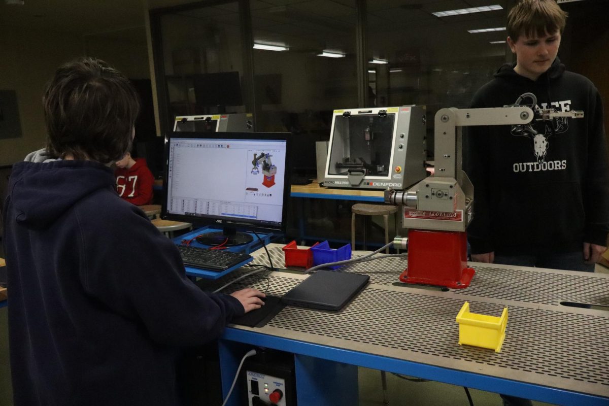 Advanced Manufacturing students 
also gain experience working on the computer.