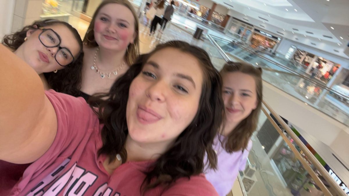 Ashlyn Fuhrmann & Sydney Womack went to Kenwood Mall after finishing their remote work to shop for prom & graduation!